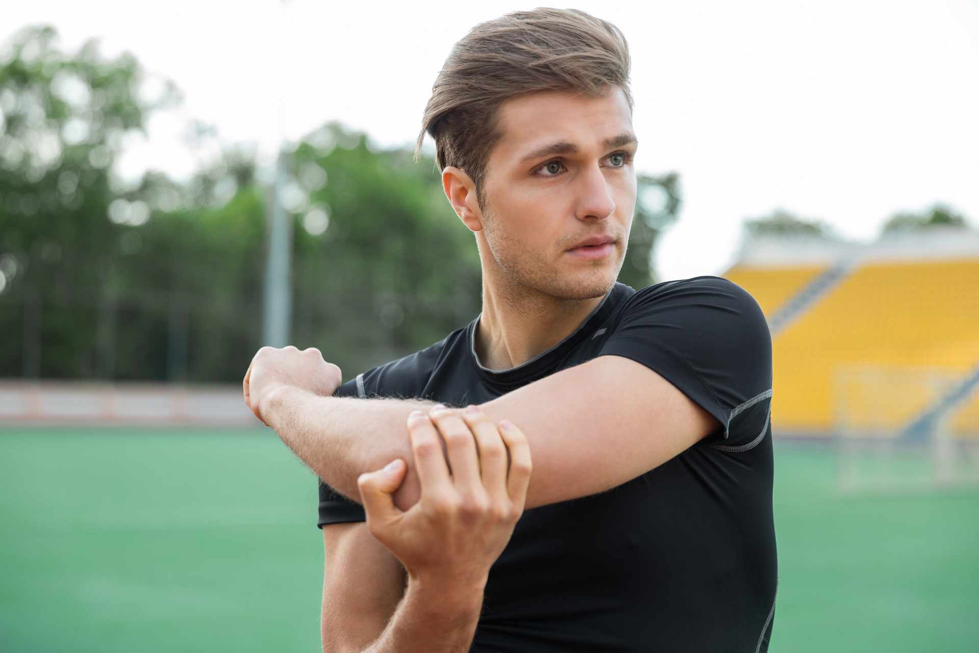 (Tennis Elbow): الإصابة التي تضعف قوة القبضة وتؤثر على الأداء الرياضي  