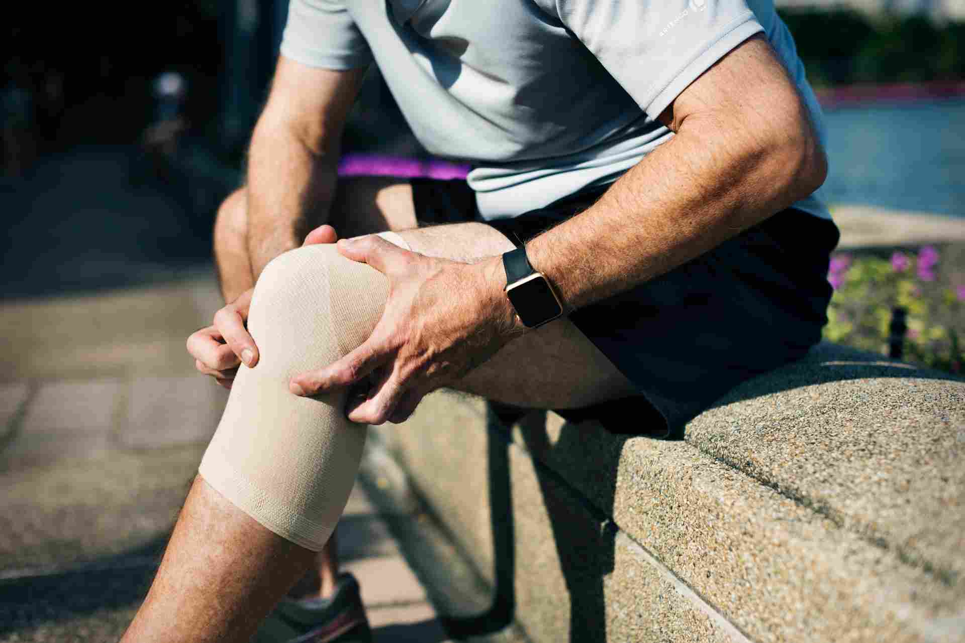 Osgood-Schlatter Disease : عندما يتحول النمو السريع إلى ألم يهدد أداءك الرياضي.. 